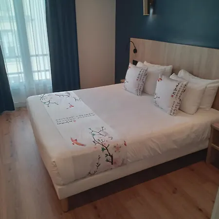 Modern Est Hotel