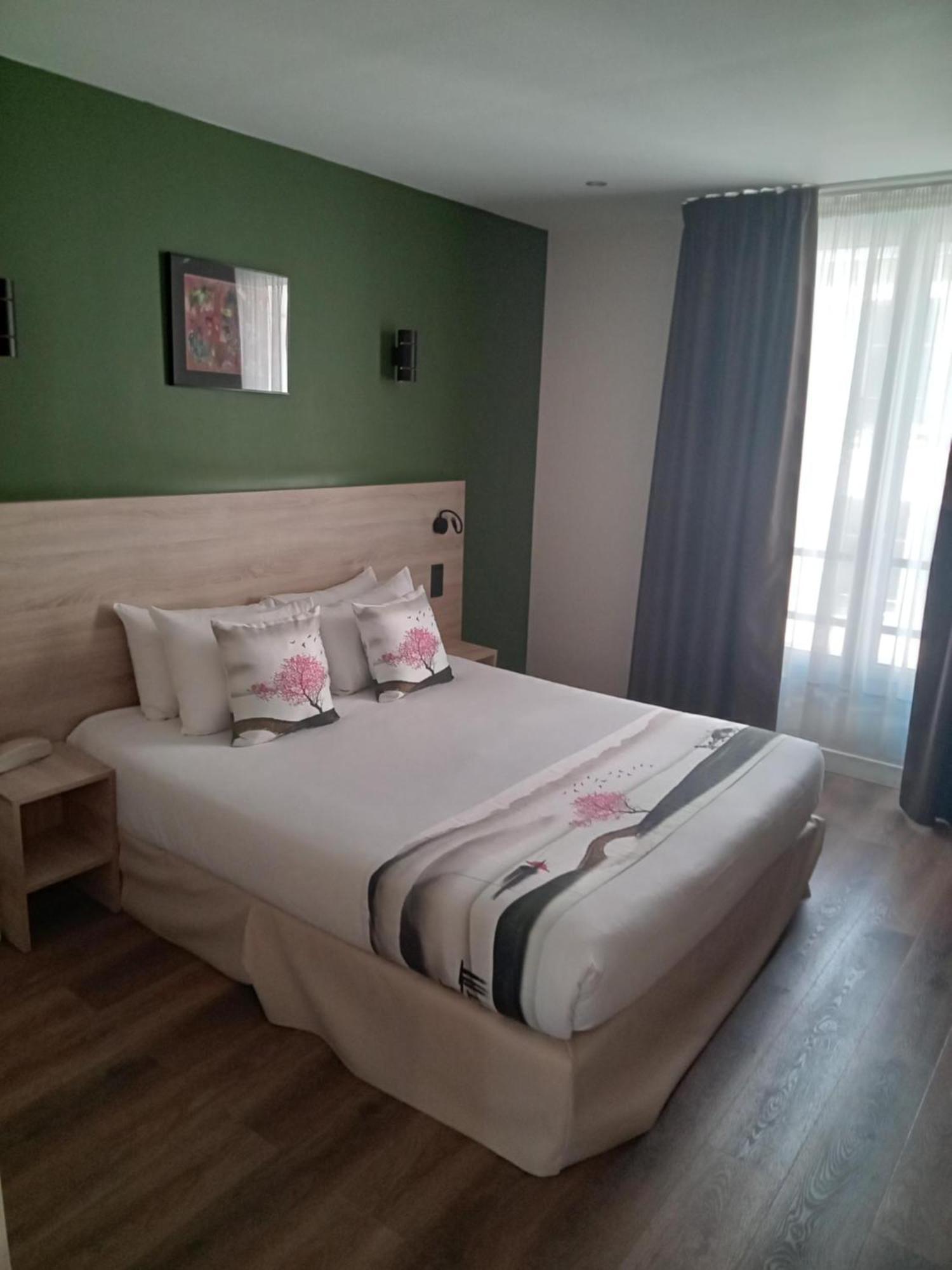 Modern Est Hotel