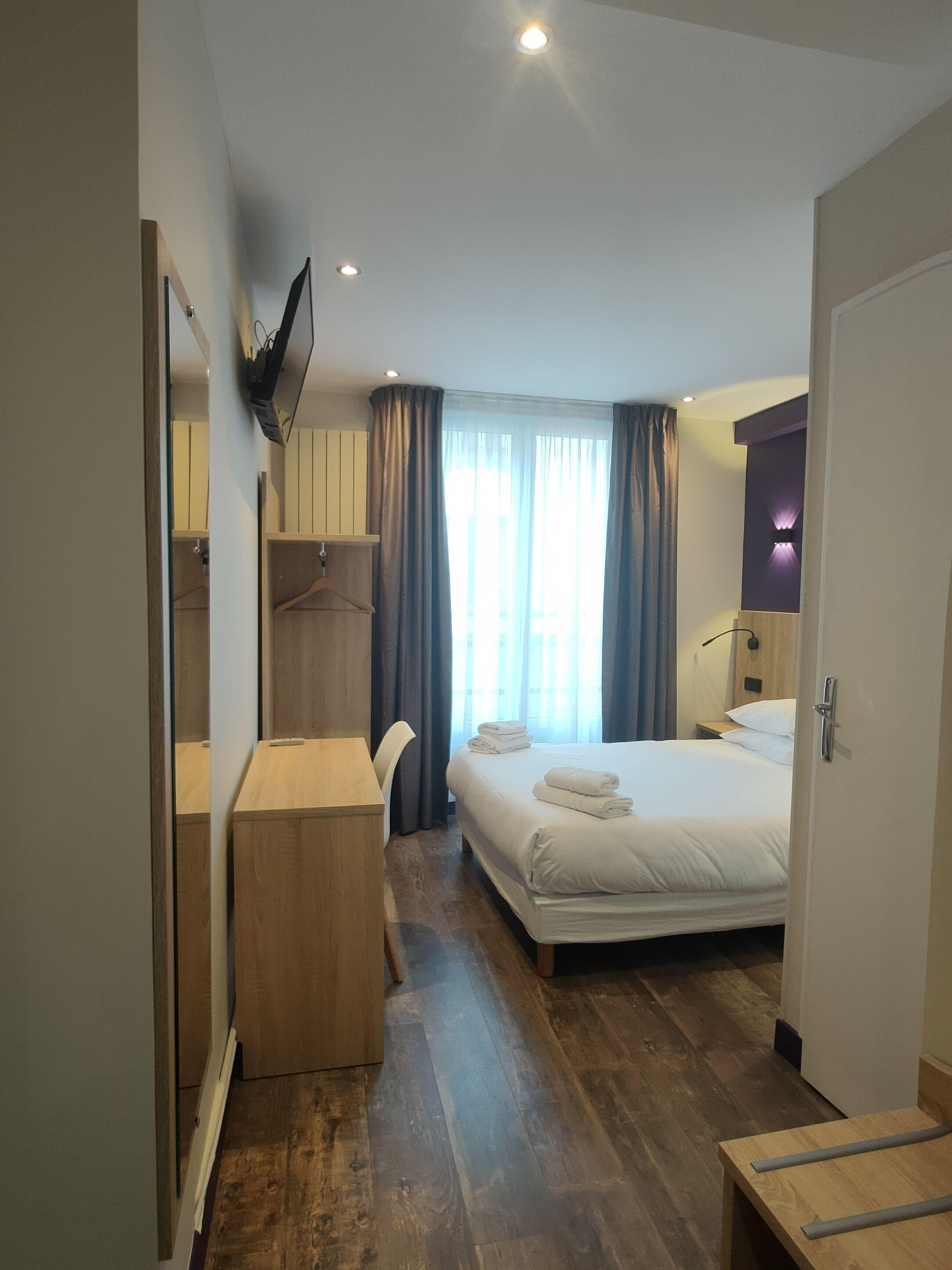Modern Est Hotel 2*